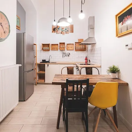 Downtown Palace District 3br Urban Retreat