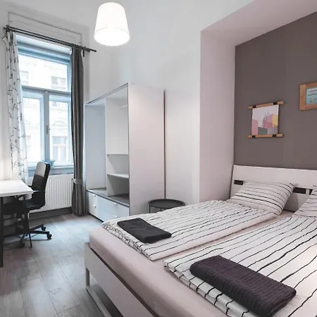 Apartman Downtown Palace District 3br Urban Retreat *
