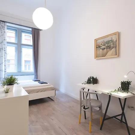 Downtown Palace District 3br Urban Retreat 부다페스트