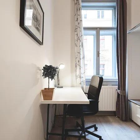 Downtown Palace District 3br Urban Retreat