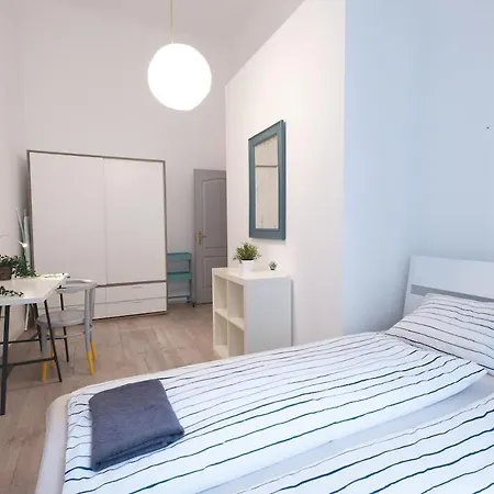 Downtown Palace District 3br Urban Retreat 아파트 부다페스트