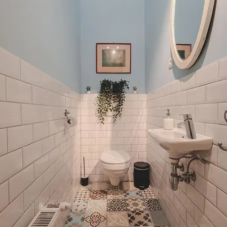 Downtown Palace District 3br Urban Retreat