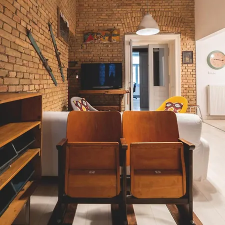 Downtown Palace District 3br Urban Retreat *