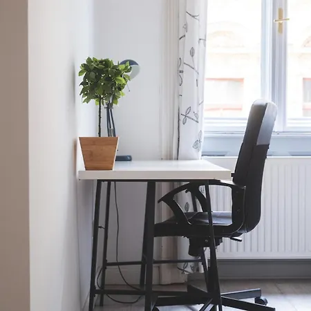 Downtown Palace District 3br Urban Retreat 아파트 *