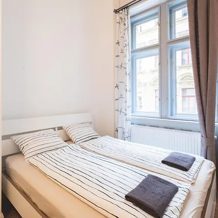 Downtown Palace District 3br Urban Retreat *
