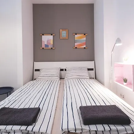 Downtown Palace District 3br Urban Retreat