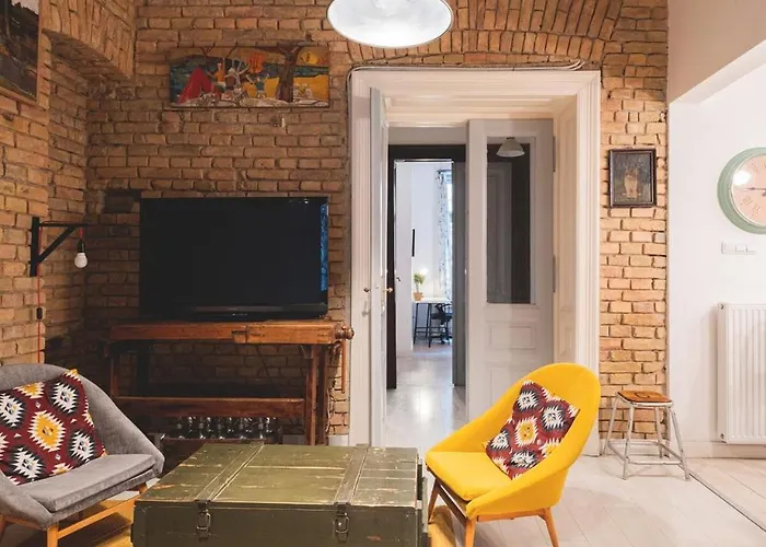 Lejlighed Downtown Palace District 3br Urban Retreat