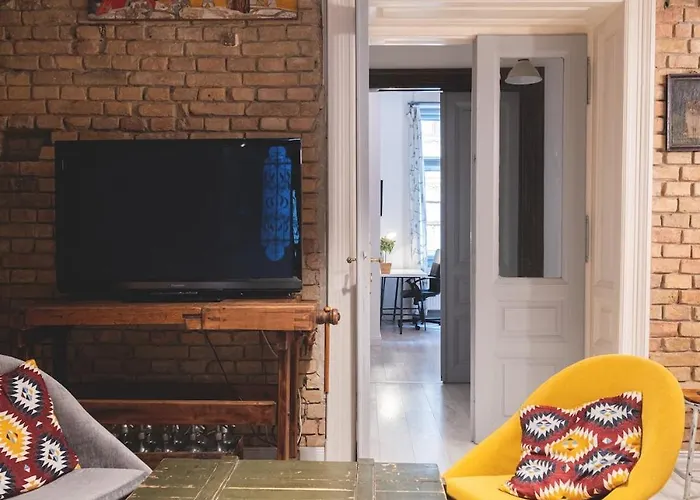 Lejlighed Downtown Palace District 3br Urban Retreat