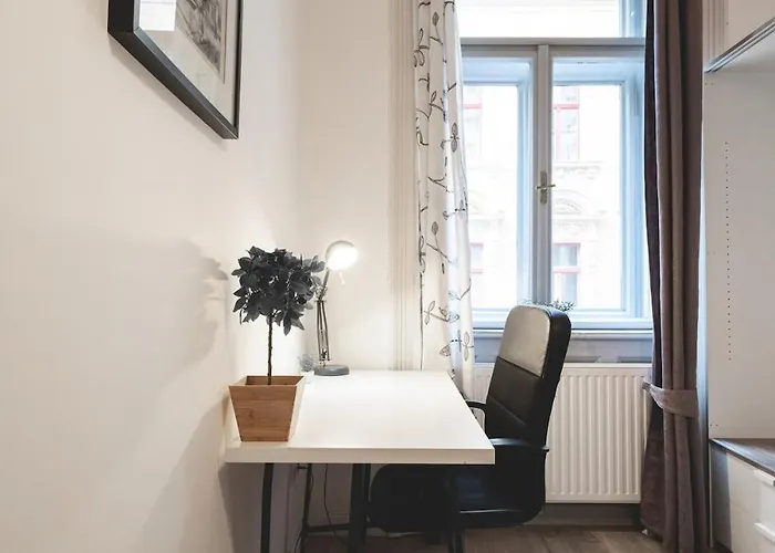 Downtown Palace District 3br Urban Retreat