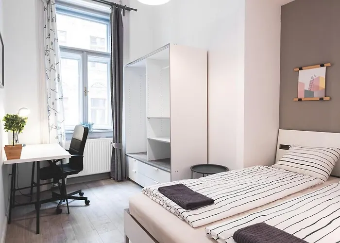 Downtown Palace District 3br Urban Retreat Lejlighed
