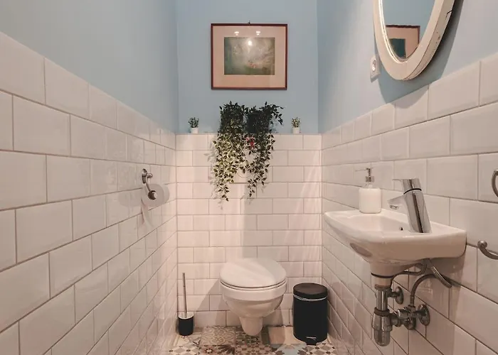 Downtown Palace District 3br Urban Retreat