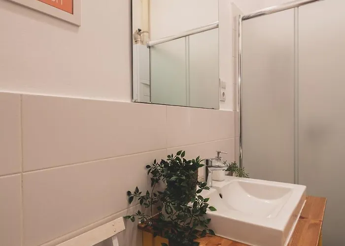 Lejlighed Downtown Palace District 3br Urban Retreat