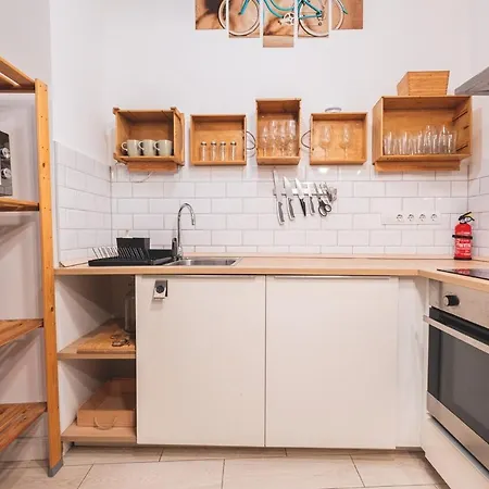 Downtown Palace District 3br Urban Retreat Daire