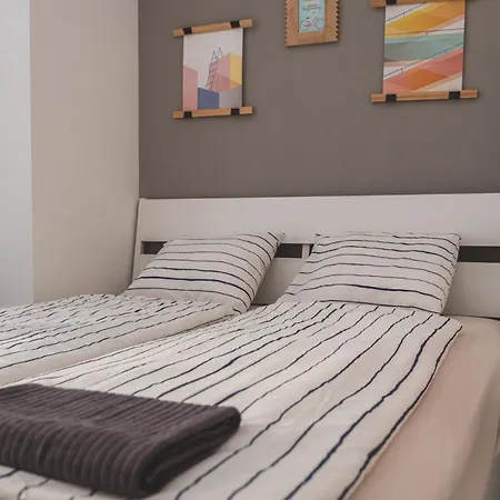 Downtown Palace District 3br Urban Retreat Daire *