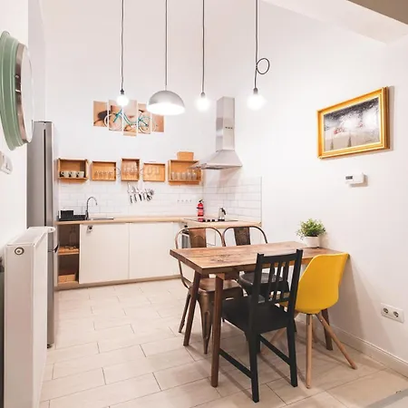 Downtown Palace District 3br Urban Retreat * Budapeşte