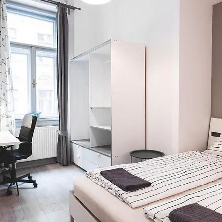 Downtown Palace District 3br Urban Retreat Daire