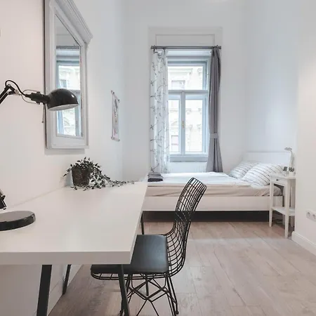 Downtown Palace District 3br Urban Retreat * Budapeşte