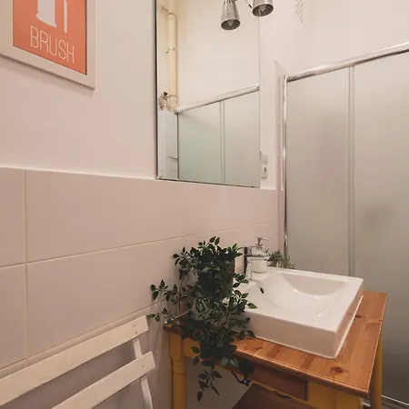 Daire Downtown Palace District 3br Urban Retreat