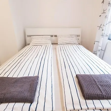 Daire Downtown Palace District 3br Urban Retreat *