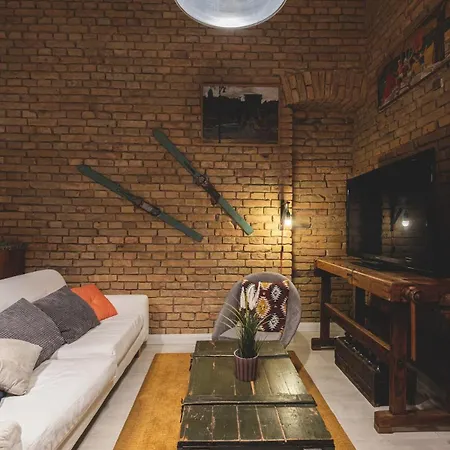 Downtown Palace District 3br Urban Retreat Daire