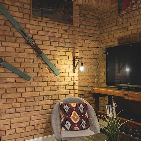 Daire Downtown Palace District 3br Urban Retreat *
