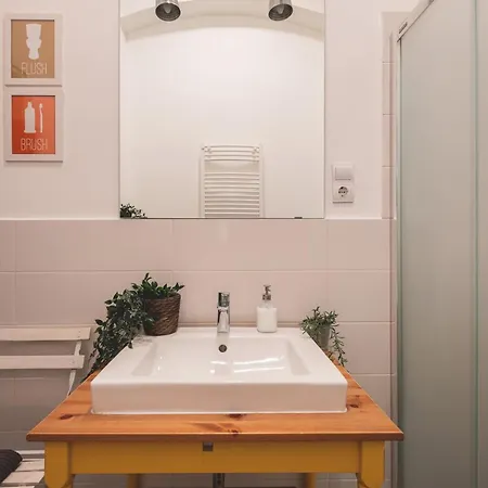 Daire Downtown Palace District 3br Urban Retreat Budapeşte