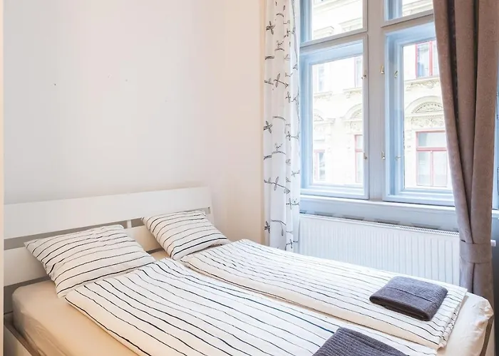 Downtown Palace District 3br Urban Retreat *