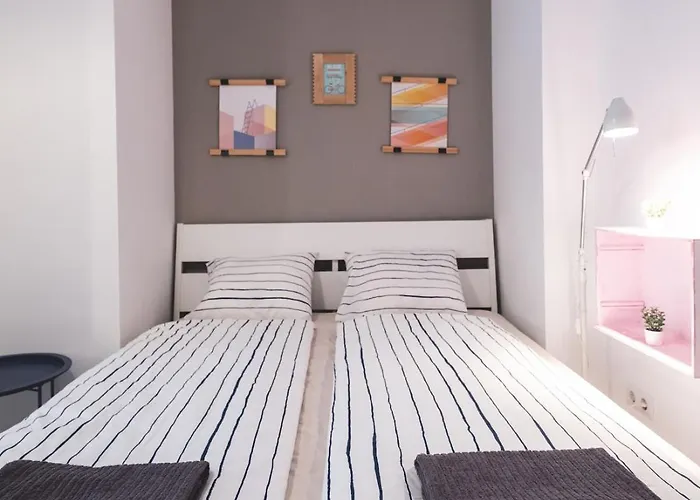 Downtown Palace District 3br Urban Retreat